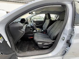 Peugeot 208 1.2 Hybrid 110 e-DCS6 Allure-CAMERA-NAVI-CLIMA-PDC picture 9