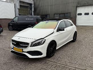 Vaurioauto  passenger cars Mercedes A-klasse 180 AMG Pakket Pano Nap Nederlandse Auto Harman Kardon 2018/8