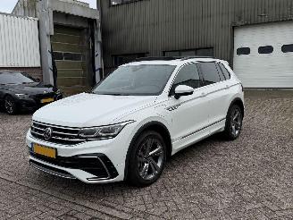 Schadeauto Volkswagen Tiguan 1.4 TSI EHybrid R-Line Pano 2021/12