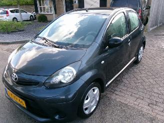 škoda osobní automobily Toyota Aygo 1.0 VVT-I NOW AIRCO 2013/7