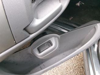 Peugeot 107 1.0-12V XS picture 11