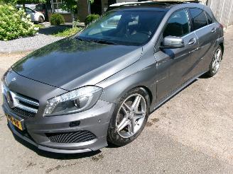 krockskadad bil auto Mercedes A-klasse 180 PRESTIGE AMG LOOK 2013/4