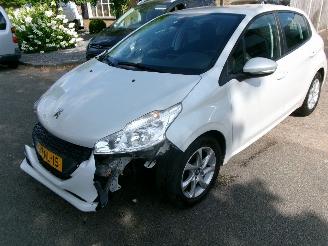 Unfallwagen Peugeot 208 1.2 I ENVY CLIMA NAVI 2014/3