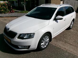 Damaged car Skoda Octavia 1.6 TDI AMBITION BUSINESSLINE CLIMA 2014/8