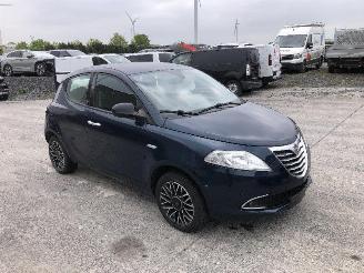 Coche accidentado Lancia Ypsilon 1.2 2015/6