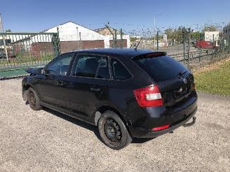 krockskadad bil auto Skoda Rapid 1.6 tdi 