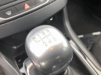 Peugeot 308 BREAK  1.2 T picture 13