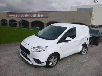Damaged car Ford Tourneo Courier 1.0 TURBO 2023/6