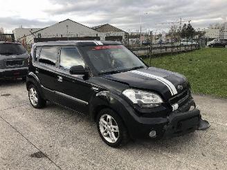 damaged passenger cars Kia Soul 1.6 crdi 2010/2