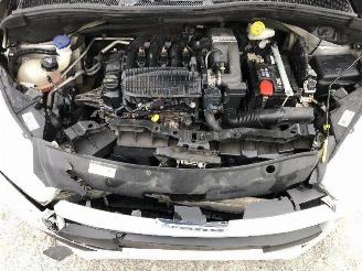 Peugeot 208 1.0 picture 13