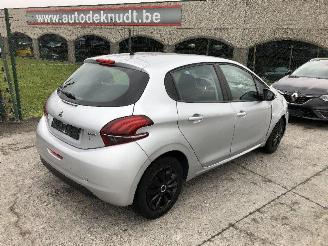 Damaged car Peugeot 208 1.0 2016/2