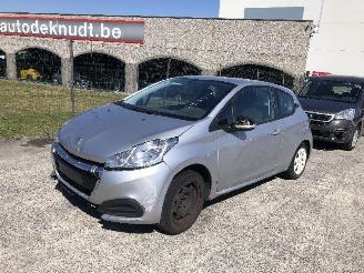 Voiture accidenté Peugeot 208 1.2 2017/4