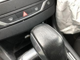 Peugeot 308 1.2 picture 9