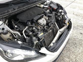 Peugeot 308 1.2 picture 18