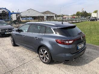 uszkodzony samochody osobowe Renault Mégane 1.2 TURBO GRANDTOUR 2017/2