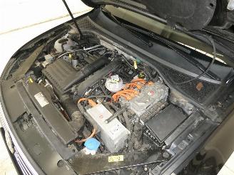 Volkswagen Passat GTE picture 26