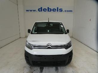 Vaurioauto  passenger cars Citroën Berlingo 1.5 BLUE HDI 2021/8