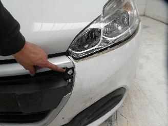 Peugeot 208 LIKE picture 10