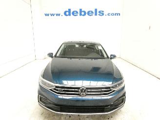 Damaged car Volkswagen Passat GTE 2021/6