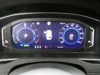 Volkswagen Passat GTE picture 13