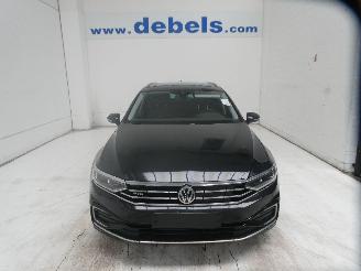 Damaged car Volkswagen Passat GTE 2020/2