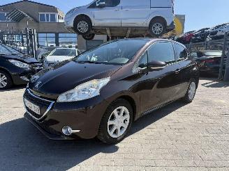 Peugeot 208 1.2I 3P picture 1