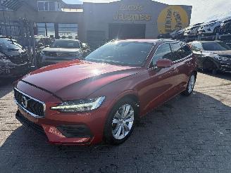 Voiture accidenté Volvo V-60 2.0 D3 MOMENTUM 2019/2
