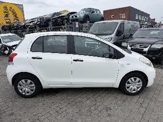 Toyota Yaris 1.0 5D picture 2