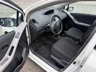 Toyota Yaris 1.0 5D picture 11