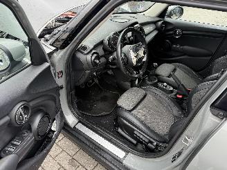 Mini Cooper 1.5 picture 6