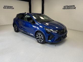 krockskadad bil auto Renault Clio TECHNO 2025/8
