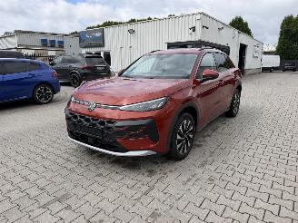 krockskadad bil auto Volkswagen T-Roc 1.5 eTSI nieuw model 2026/2