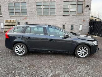 Vaurioauto  passenger cars Volvo V-60 V 60 SUMMUM 2016/6