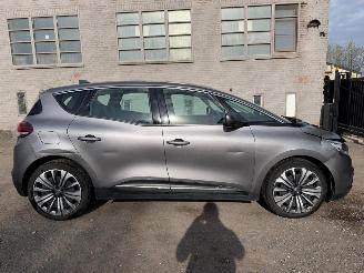 skadebil auto Renault Scenic IV INTENS 2017/6