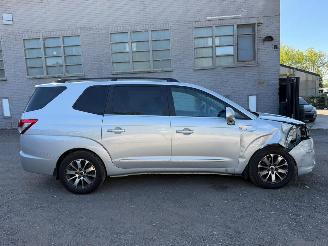 krockskadad bil auto Ssang yong Rodius  2015/11