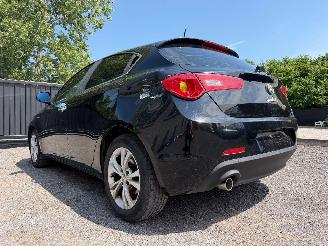 Alfa Romeo Giulietta 1.6 JTD picture 13