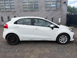 Vaurioauto  passenger cars Kia Rio SENSE 2015/5