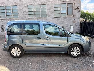 Vaurioauto  passenger cars Citroën Berlingo 1.6 I 2010/2