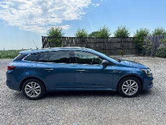 krockskadad bil auto Renault Mégane IV GRANDTOUR 2018/5