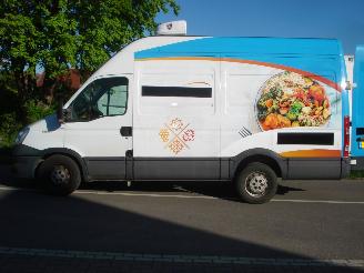 krockskadad bil bedrijf Iveco Daily KOELWAGEN 2.3D EURO 5 93KW 35 S 13 2013/3