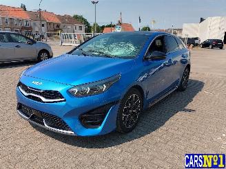 damaged passenger cars Kia Pro cee d  2022/9