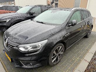 Vaurioauto  passenger cars Renault Mégane Estate 1.2 TCe Bose 2018/5