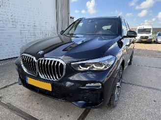 damaged passenger cars BMW X5 45e M-Sport Panoramadak Harman Kardon 2020/1