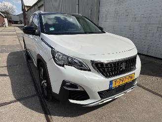 krockskadad bil auto Peugeot 3008 1.2 PT Allure 2018/11