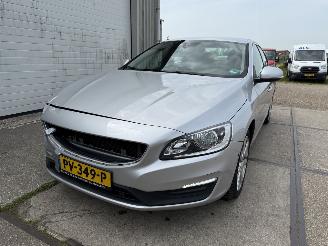 krockskadad bil auto Volvo S-60 2.0 D2 2016/10