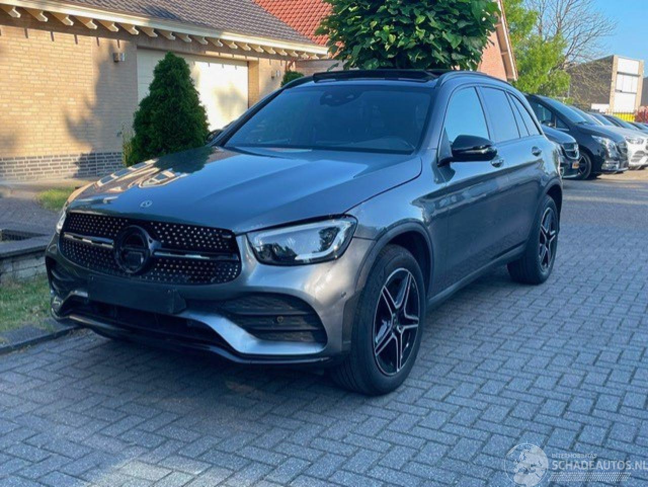 Mercedes GLC 200d 4MATIC AMG LINE PANO NIGHT LED