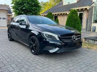 Vaurioauto  passenger cars Mercedes A-klasse 200 URBAN NAVI PDC BI XENON 2014/3