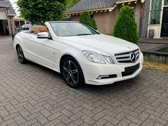 damaged passenger cars Mercedes E-klasse 200 CGI AVANTGARDE NAVI LEDER XENON 2010/9