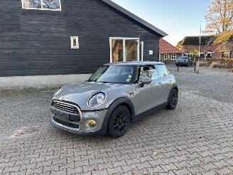 Voiture accidenté Mini One 1.5 EDITION SPORT CLIMA ABS PDC B.J 11-2018 SCHROEFSCHADE 2018/11