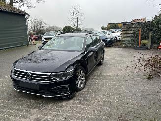 Vaurioauto  passenger cars Volkswagen Passat VARIANT GTE 1.4 PLUG IN DSG NAVI CLIMA CAMERA LED CRUISE B>J 2022 2022/2
